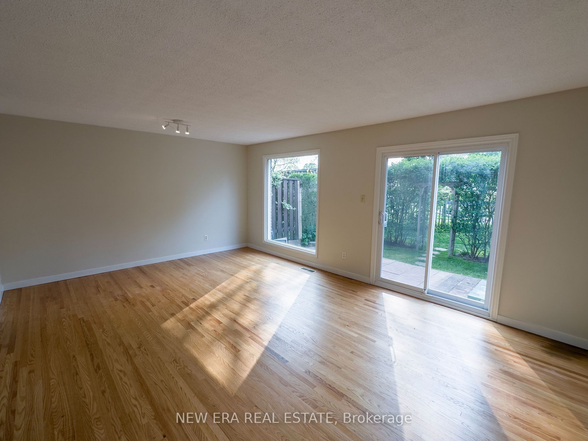 3150 Queen Frederica Dr, #11
