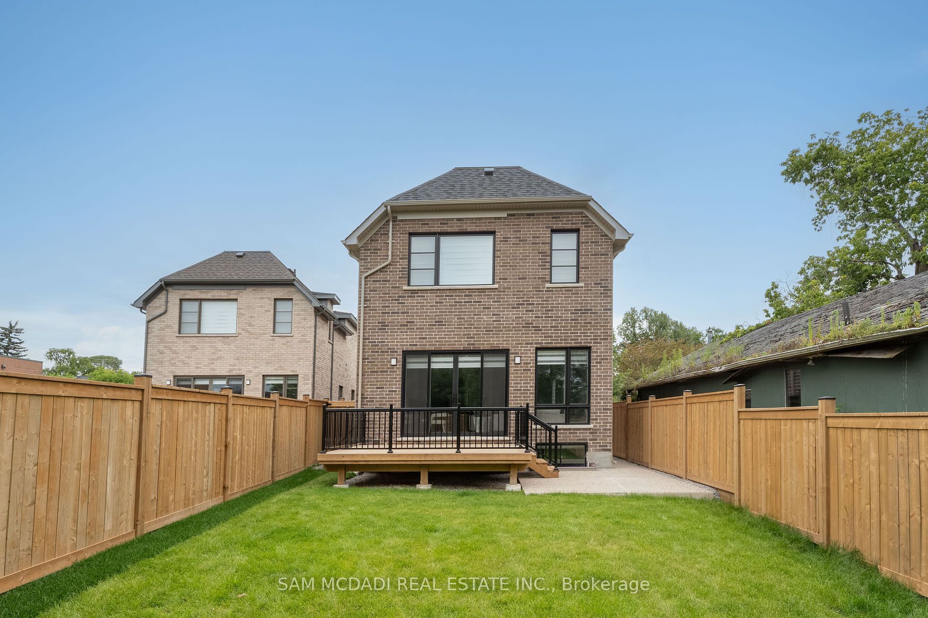1076 Roosevelt Road