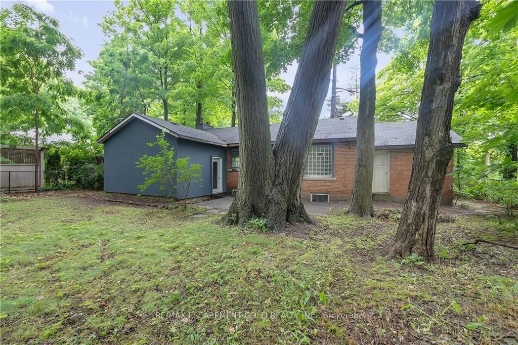 276 Lakeshore Road W