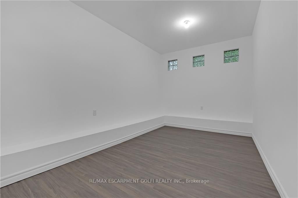 276 Lakeshore Road W