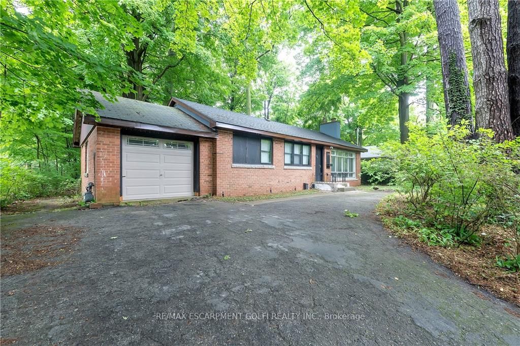 276 Lakeshore Road W