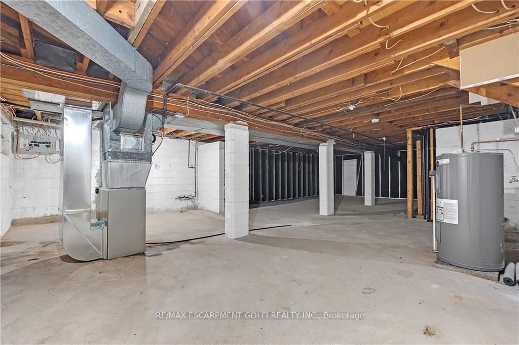276 Lakeshore Road W