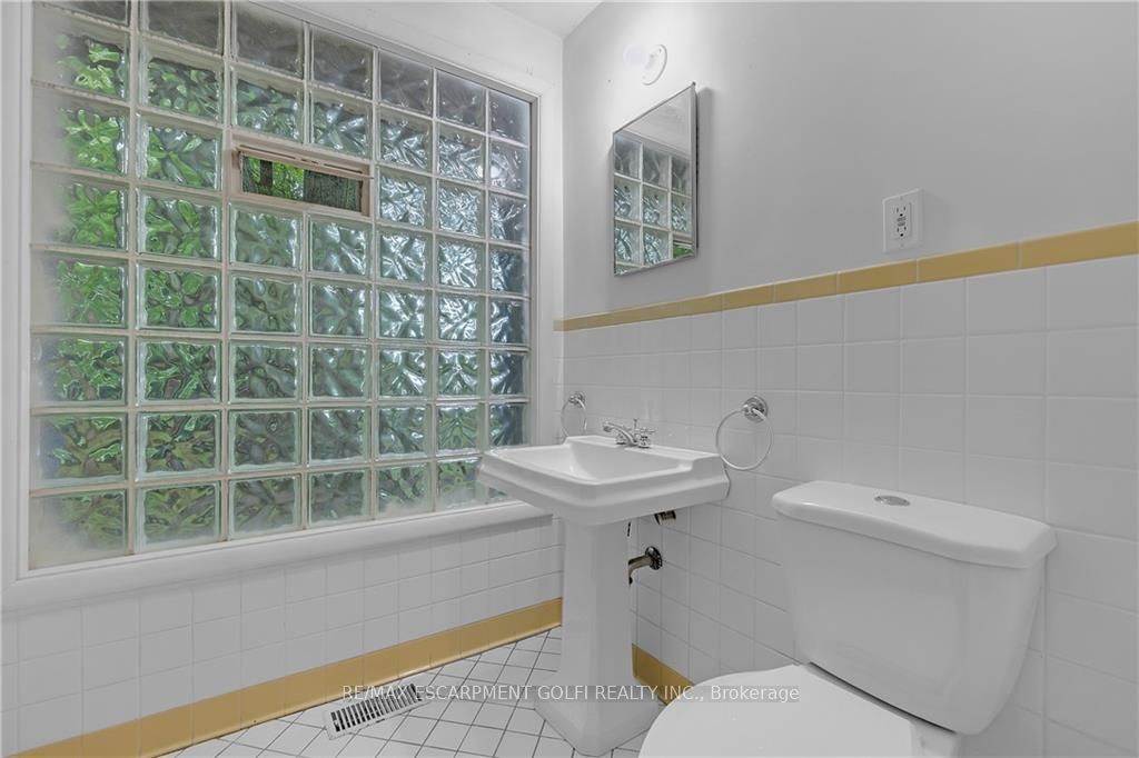 276 Lakeshore Road W