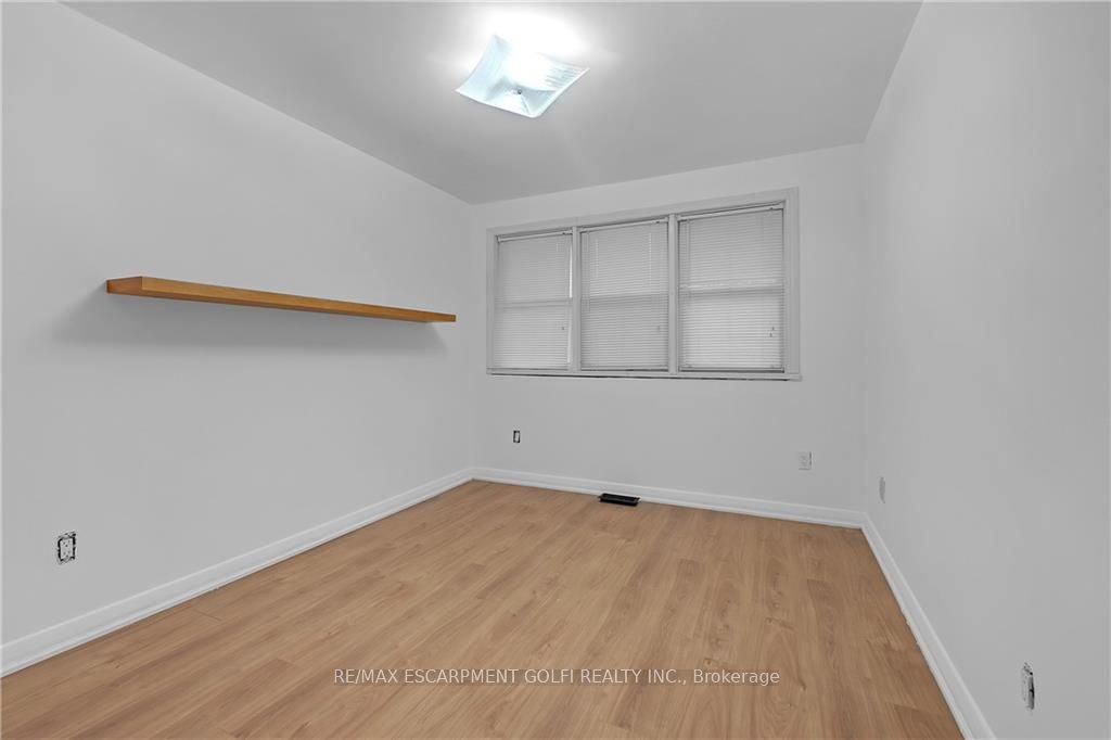276 Lakeshore Road W