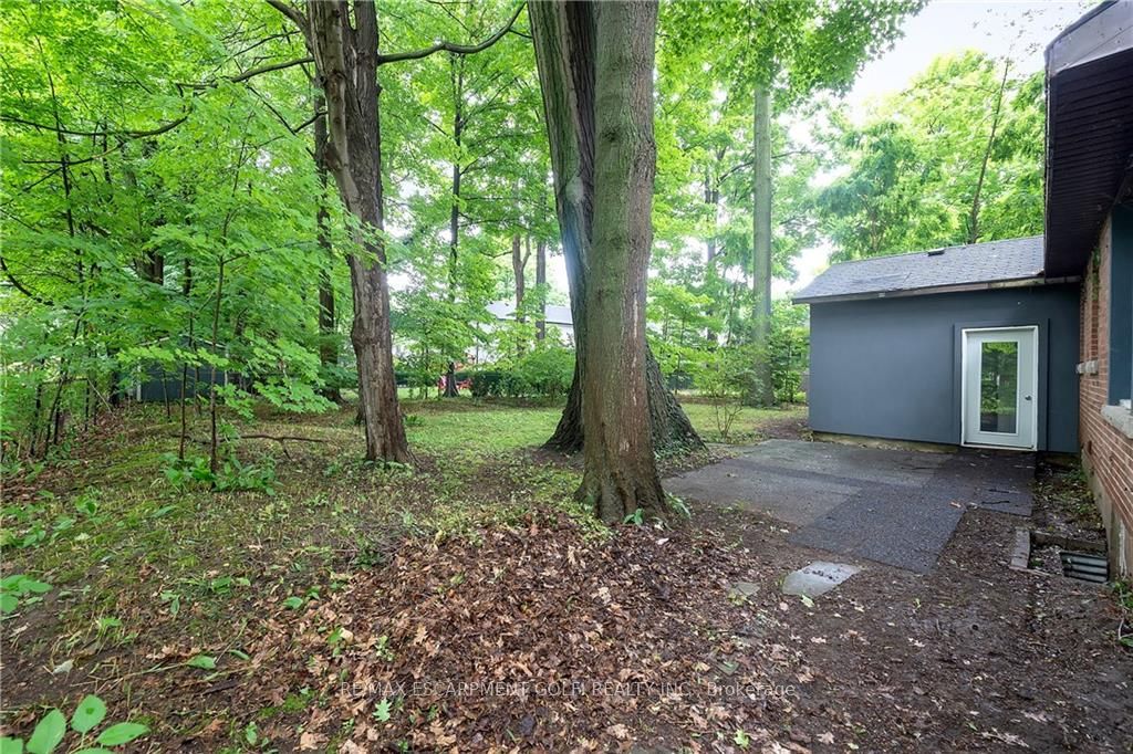 276 Lakeshore Road W