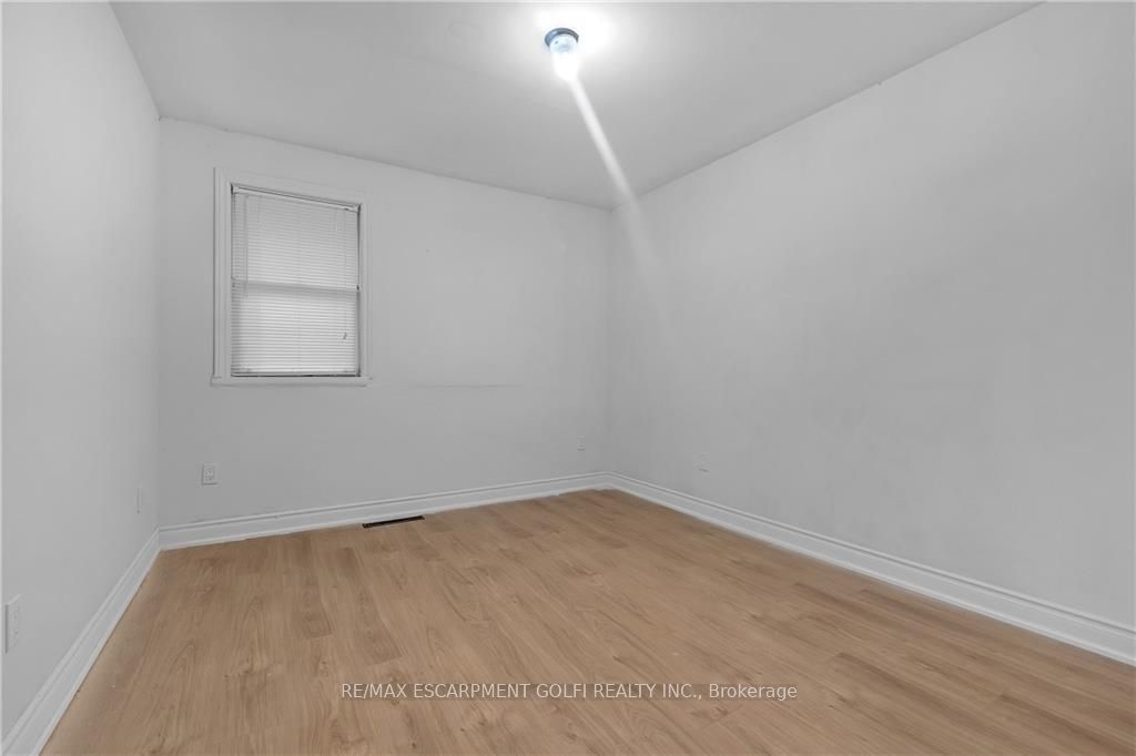 276 Lakeshore Road W