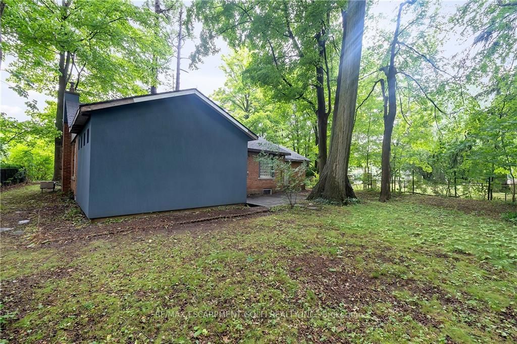276 Lakeshore Road W