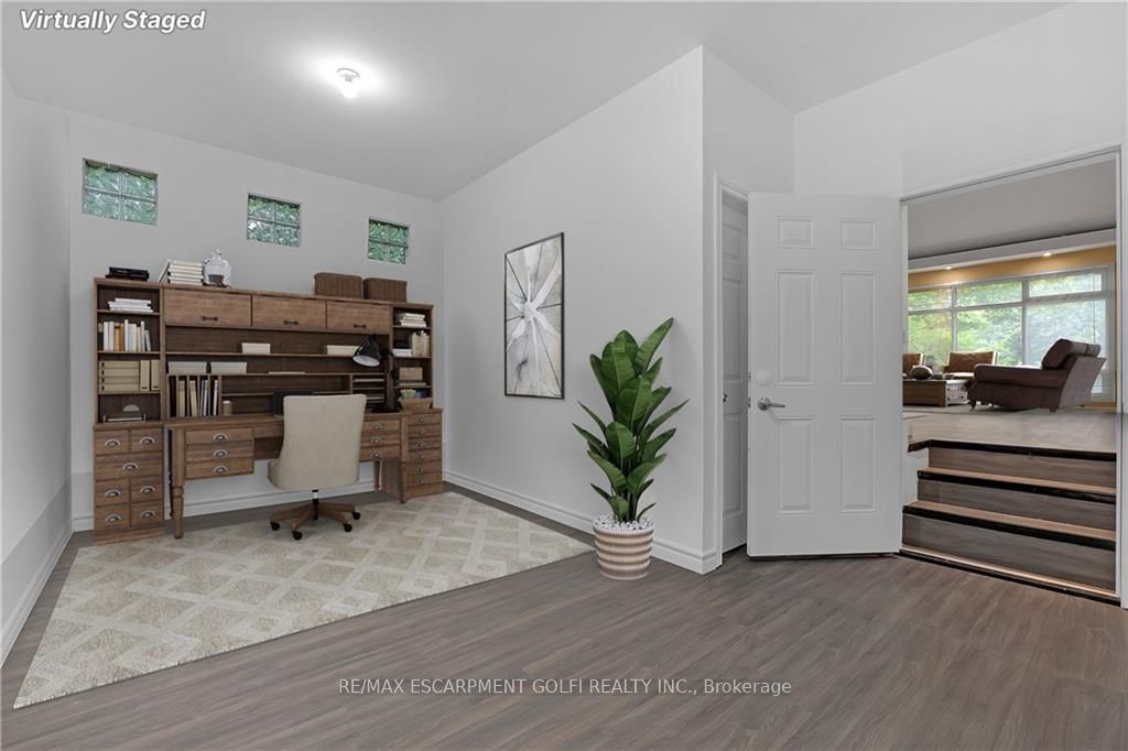 276 Lakeshore Road W
