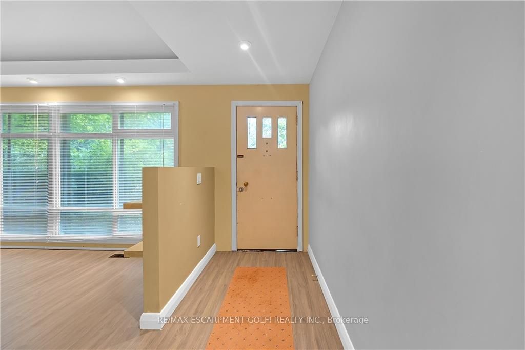 276 Lakeshore Road W