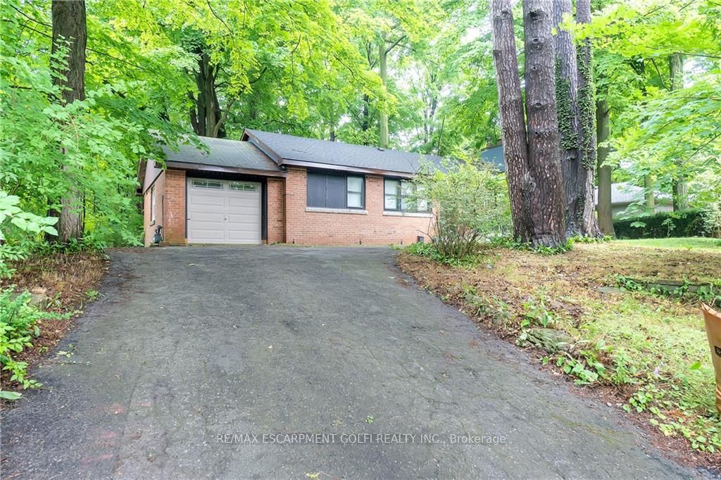 276 Lakeshore Road W