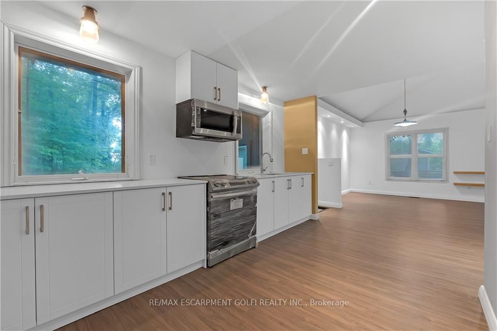 276 Lakeshore Road W