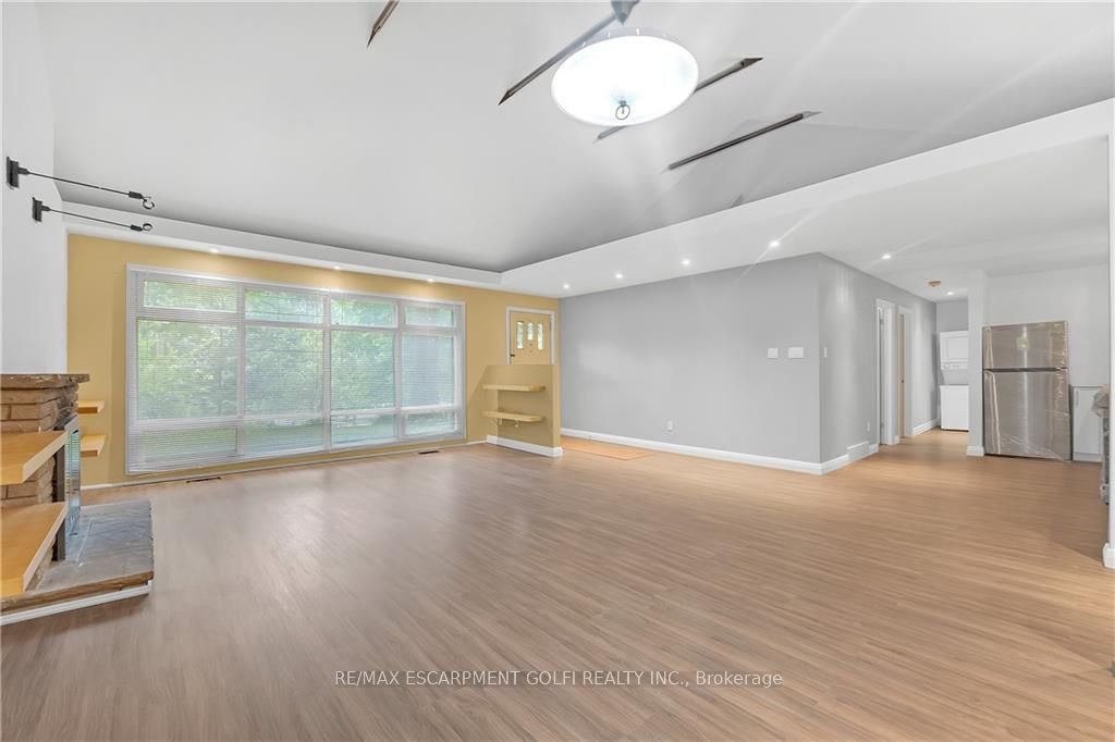 276 Lakeshore Road W