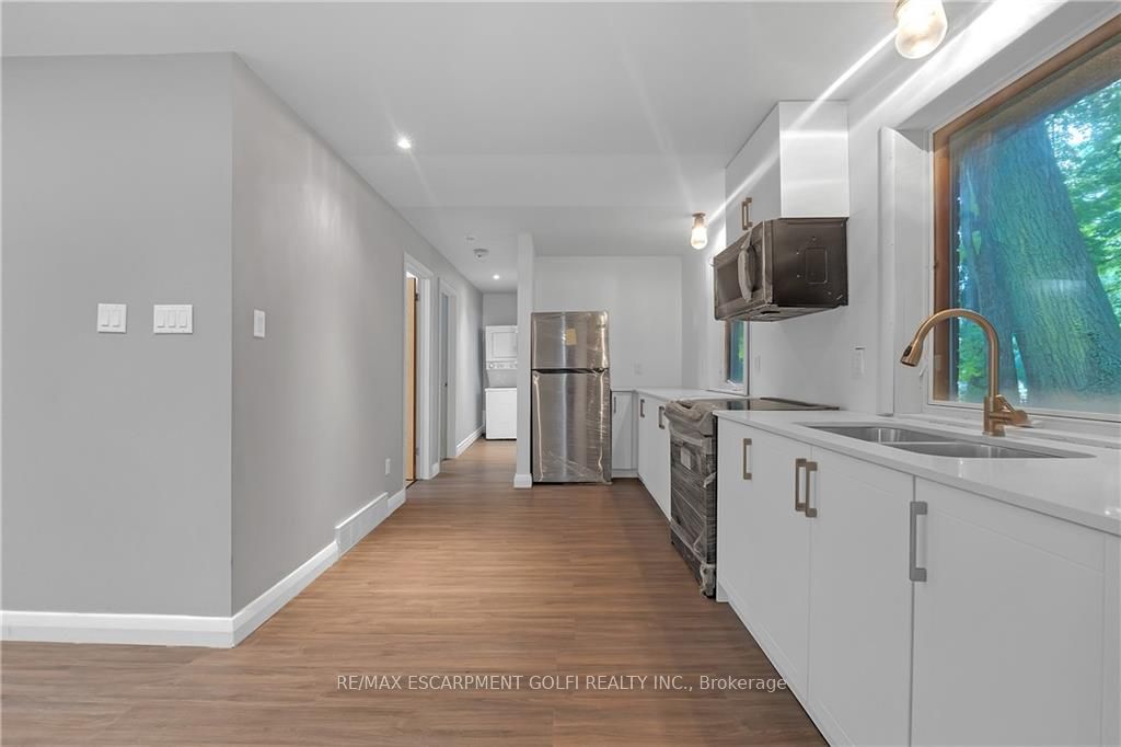 276 Lakeshore Road W