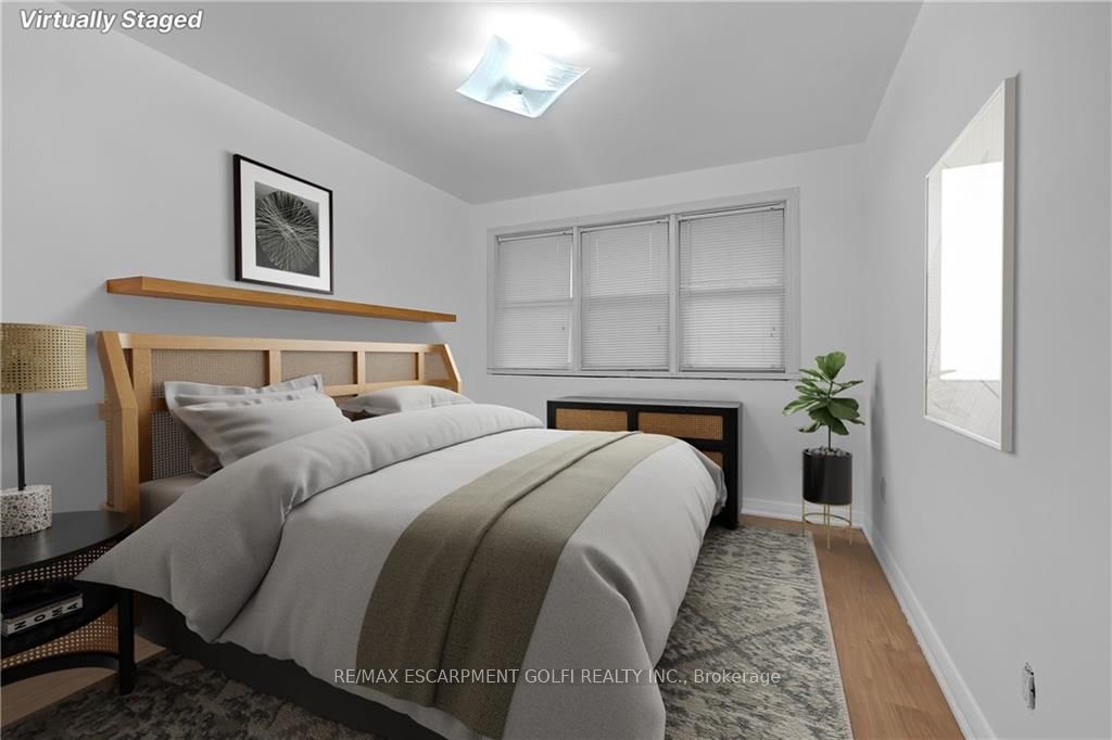 276 Lakeshore Road W
