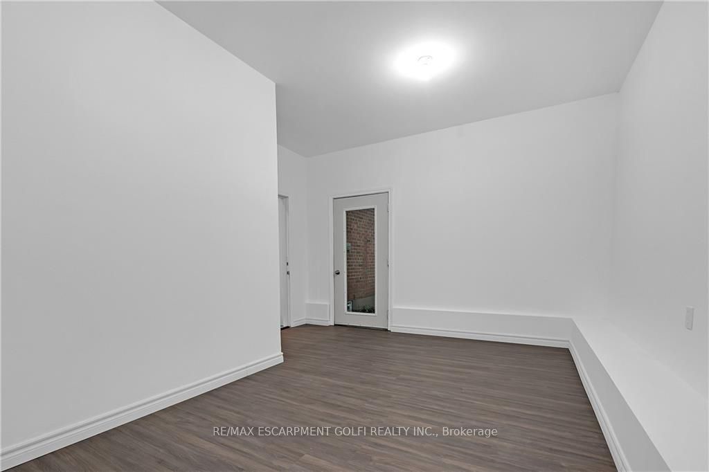 276 Lakeshore Road W