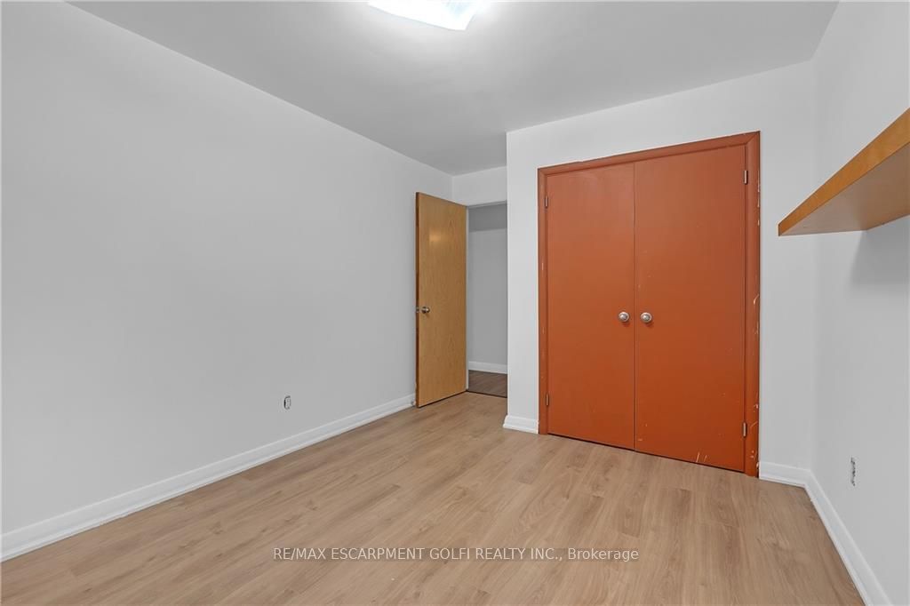 276 Lakeshore Road W