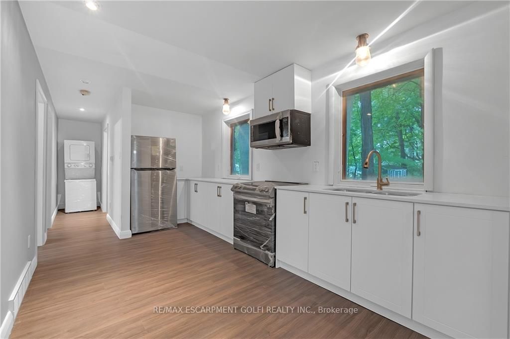 276 Lakeshore Road W