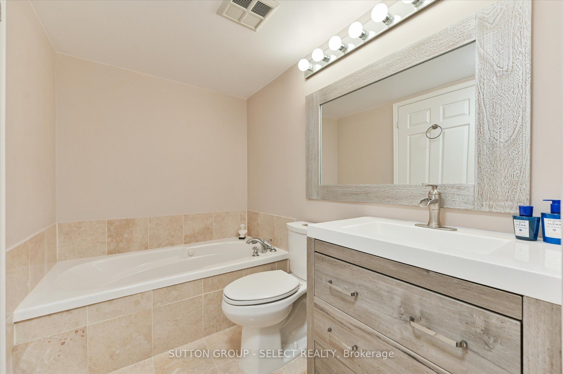 2285 Lake Shore Blvd W, #414
