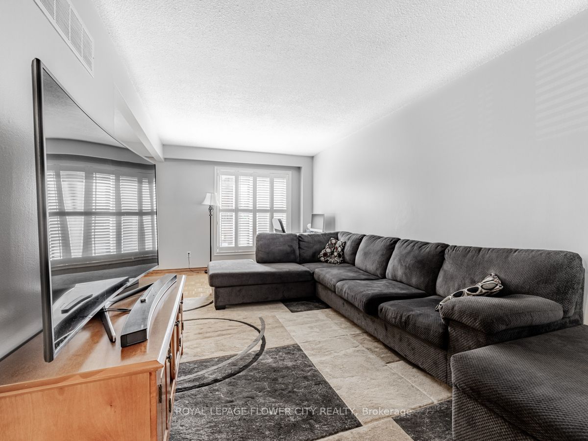 750 Burnhamthorpe Road E, #31