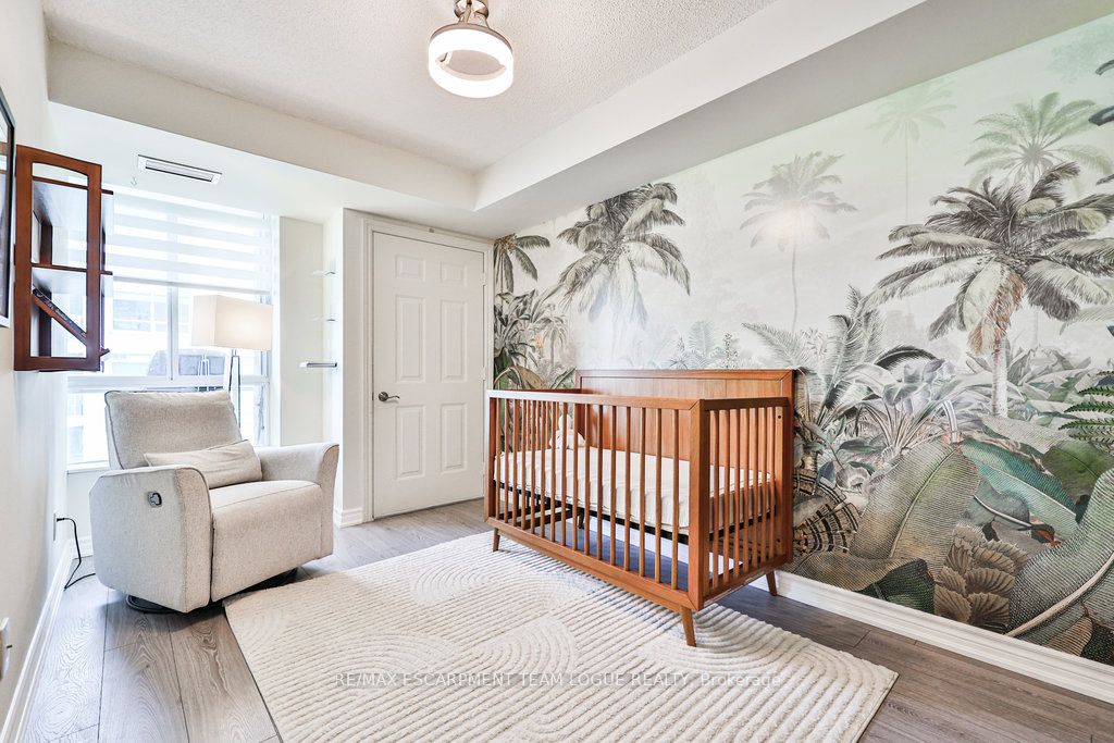 190 Manitoba Street, #805