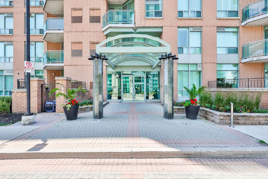 190 Manitoba Street, #805