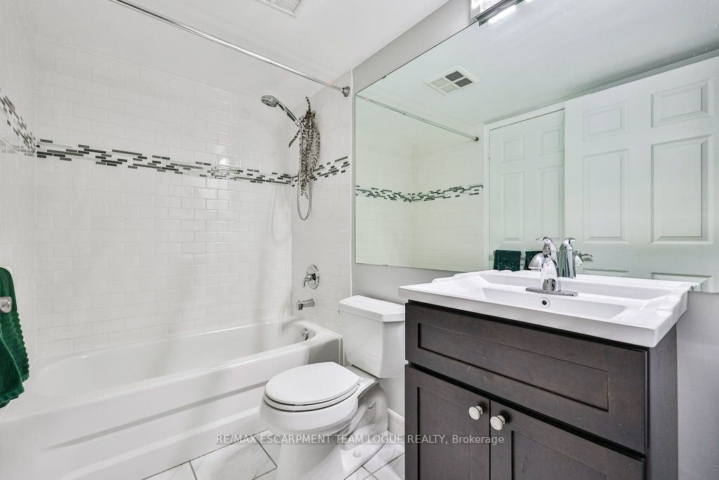 190 Manitoba Street, #805