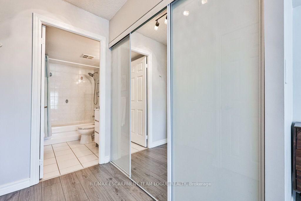 190 Manitoba Street, #805