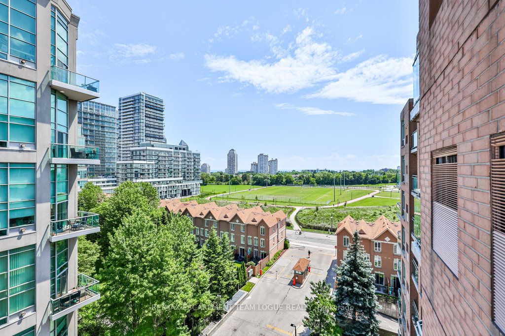 190 Manitoba Street, #805