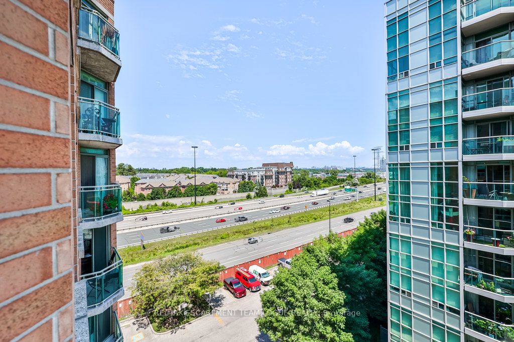 190 Manitoba Street, #805