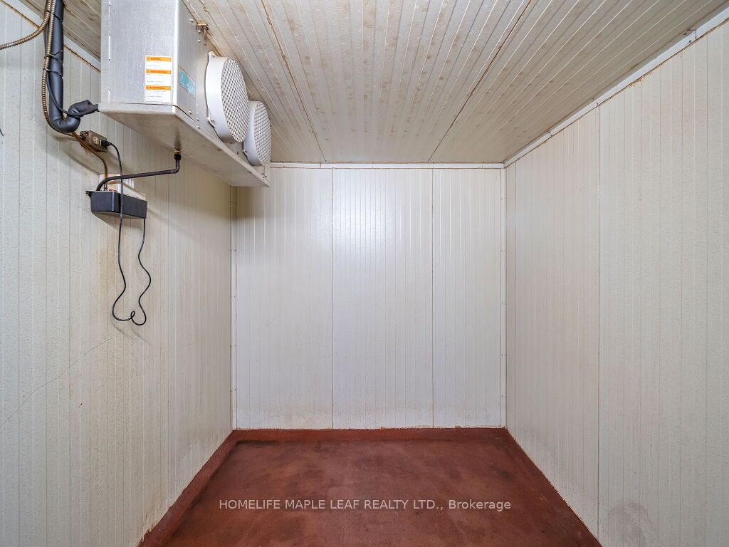 8438 Ninth Line