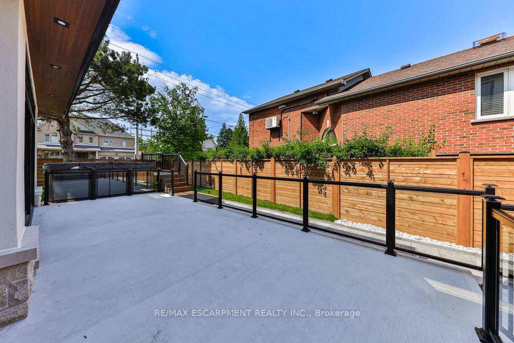1241 Strathy Ave