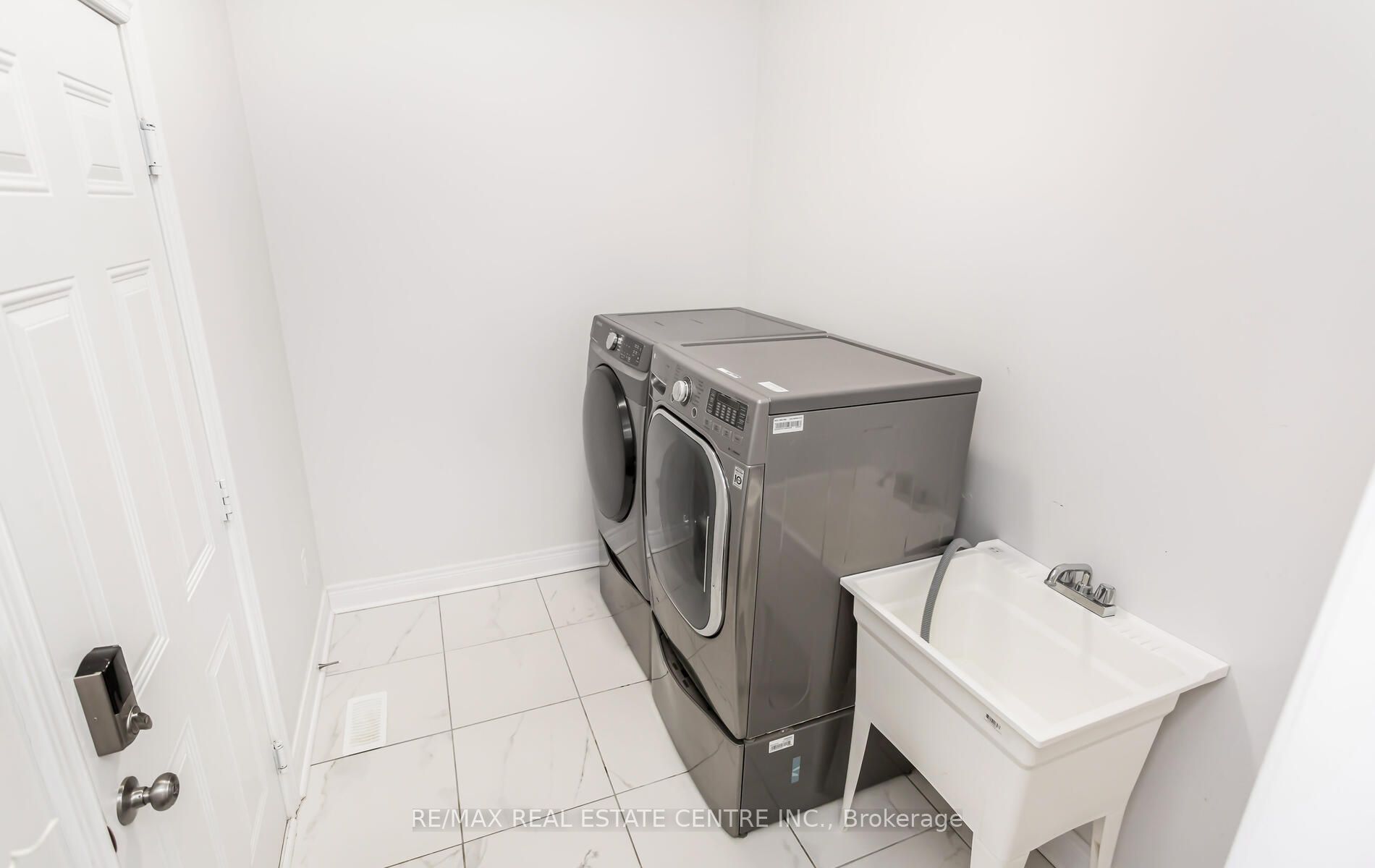 115 Branigan Cres S