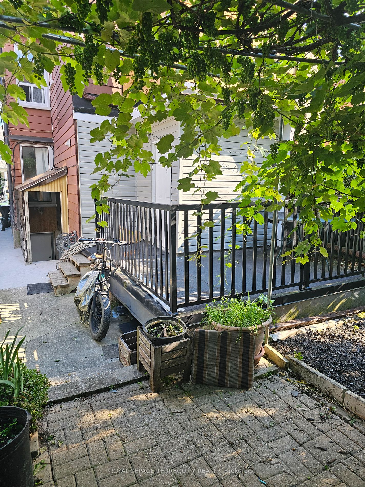 10 Burnfield Ave