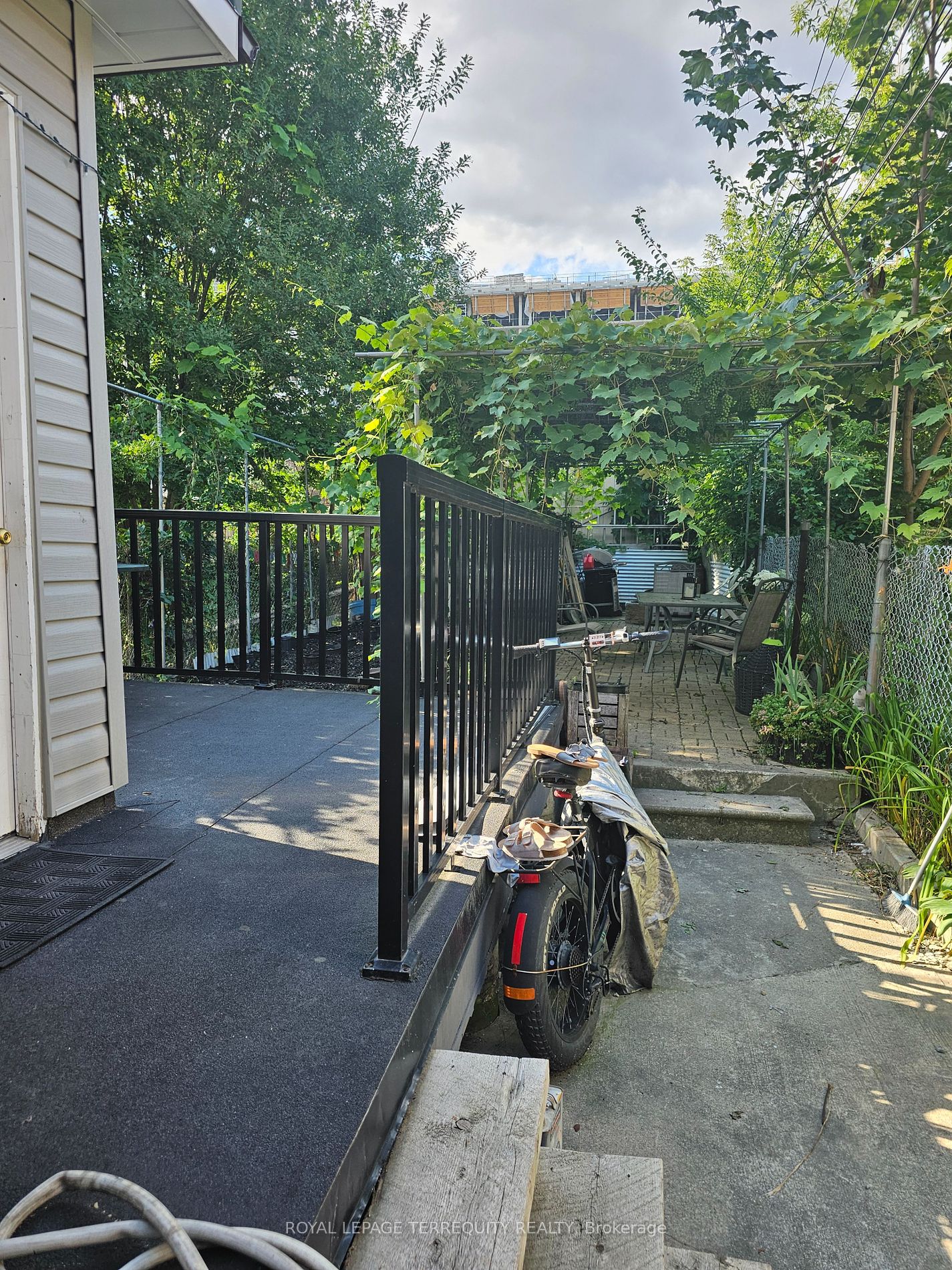 10 Burnfield Ave