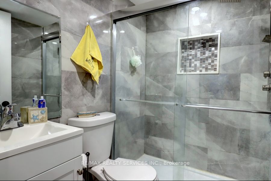 738 Briar Cres