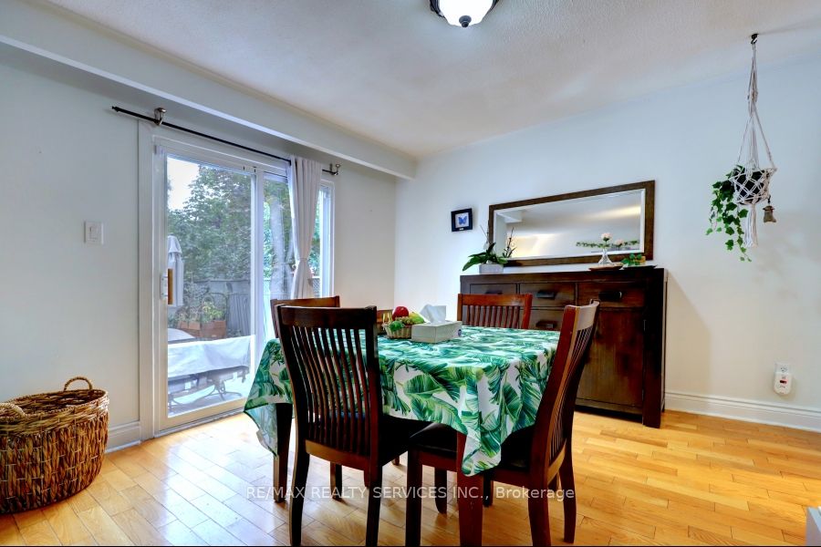738 Briar Cres