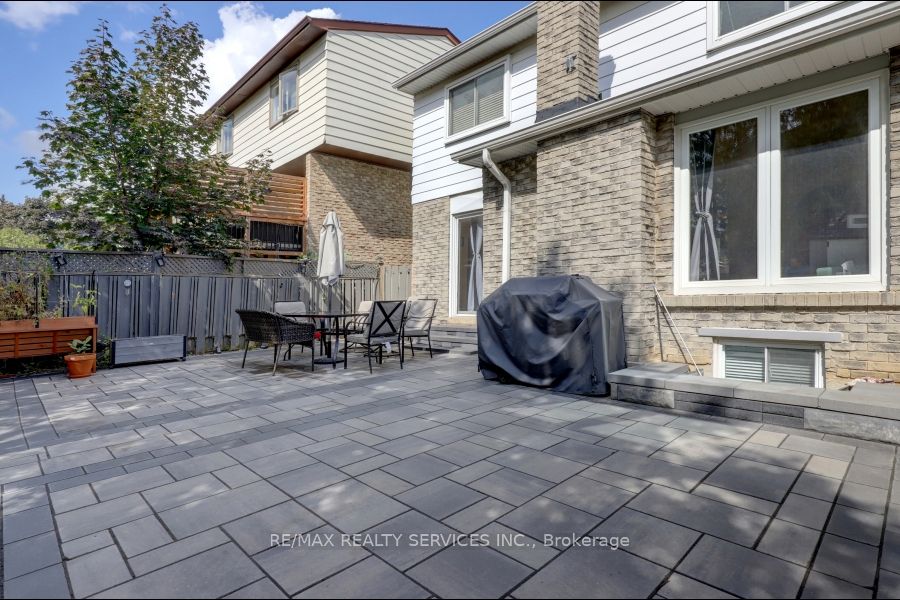 738 Briar Cres
