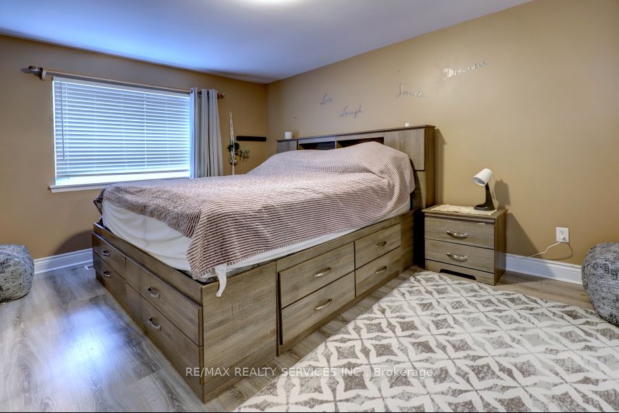 738 Briar Cres