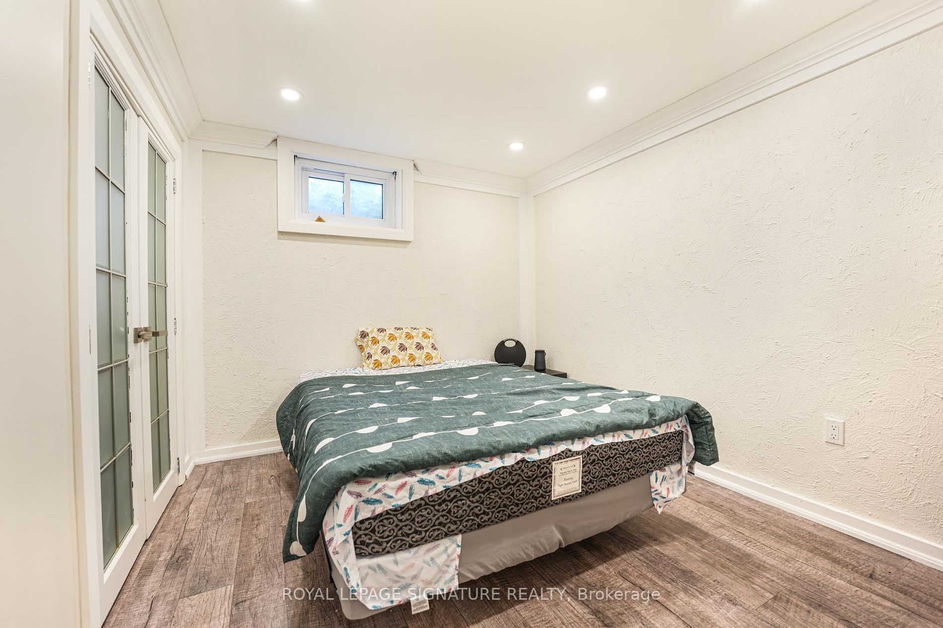 1521 Ealing Crt