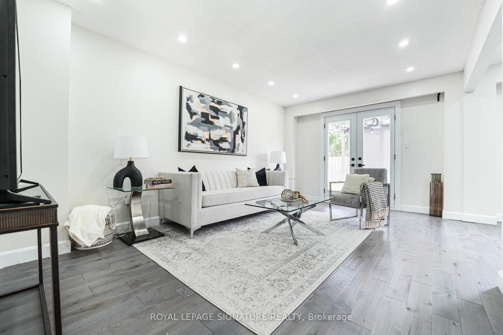 1521 Ealing Crt
