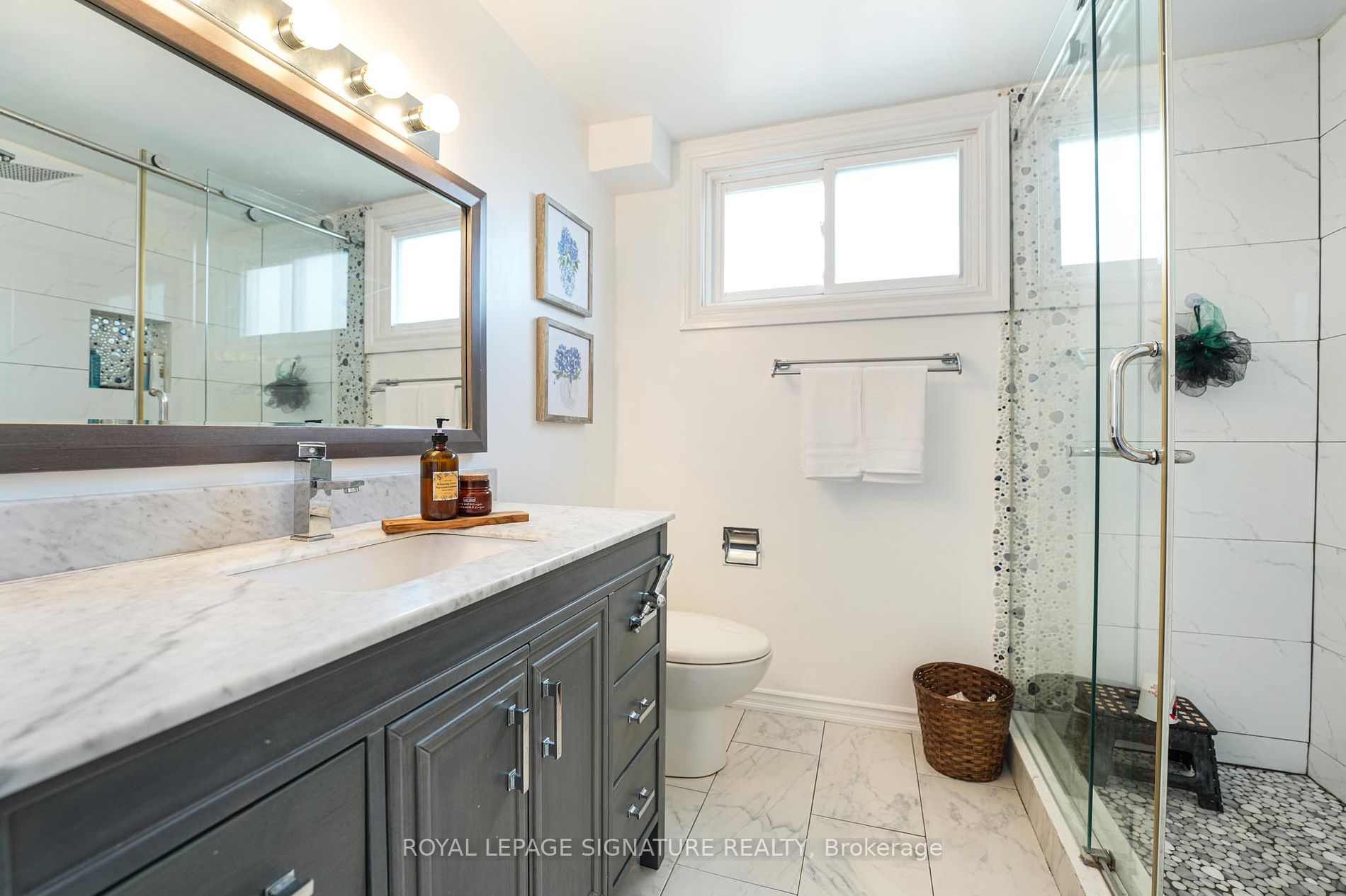 1521 Ealing Crt