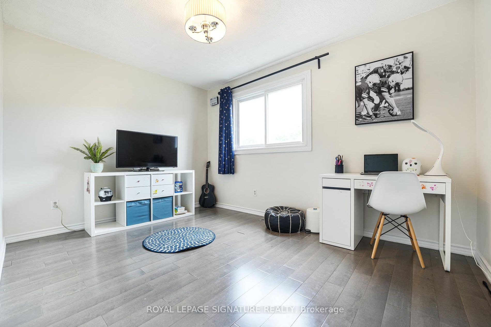 1521 Ealing Crt