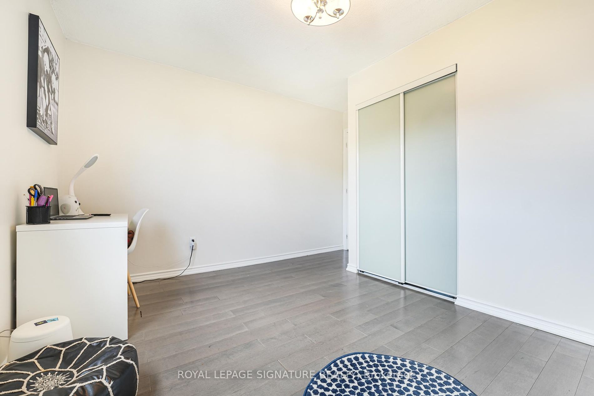 1521 Ealing Crt