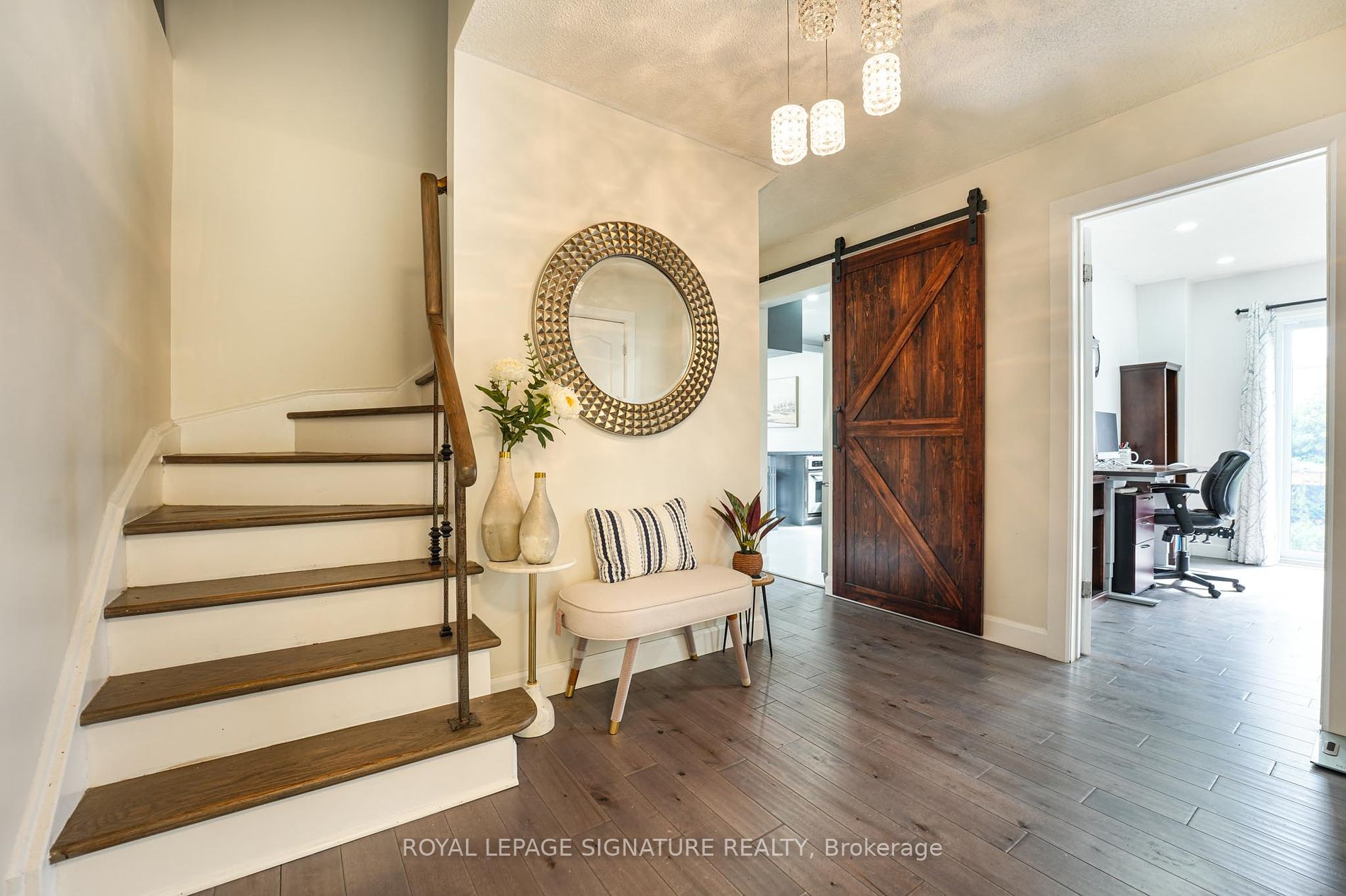 1521 Ealing Crt