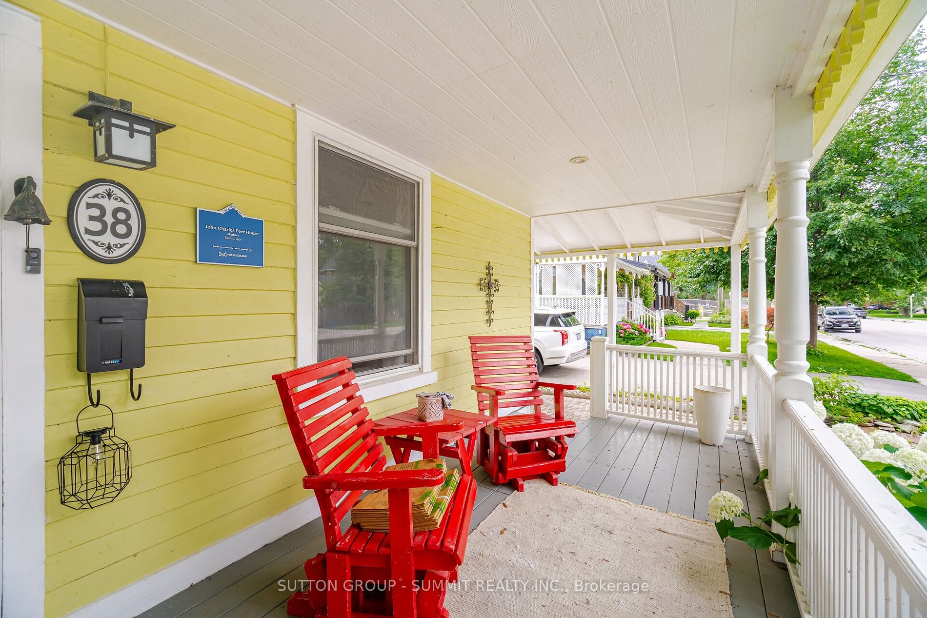 38 JOHN St S