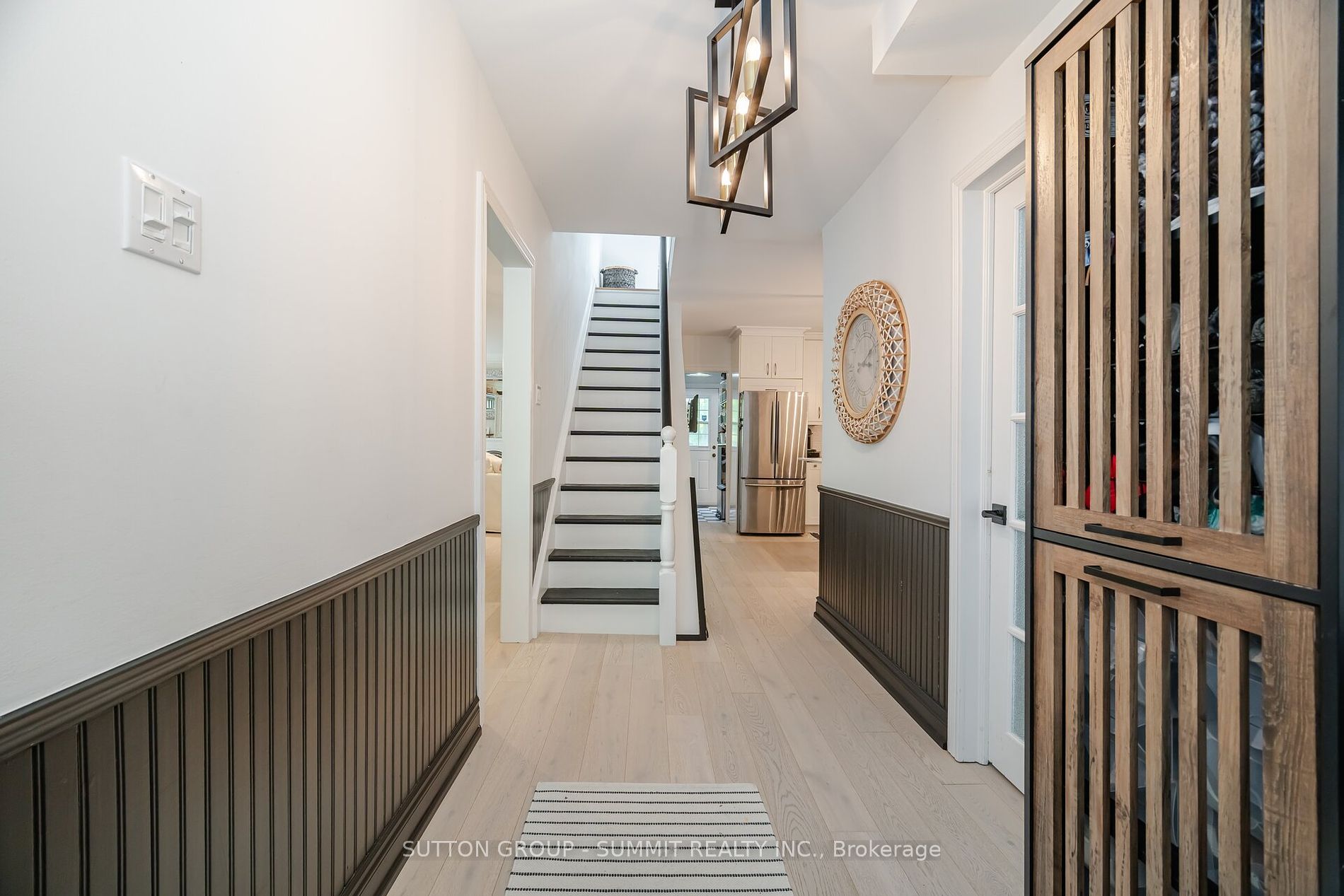 38 JOHN St S