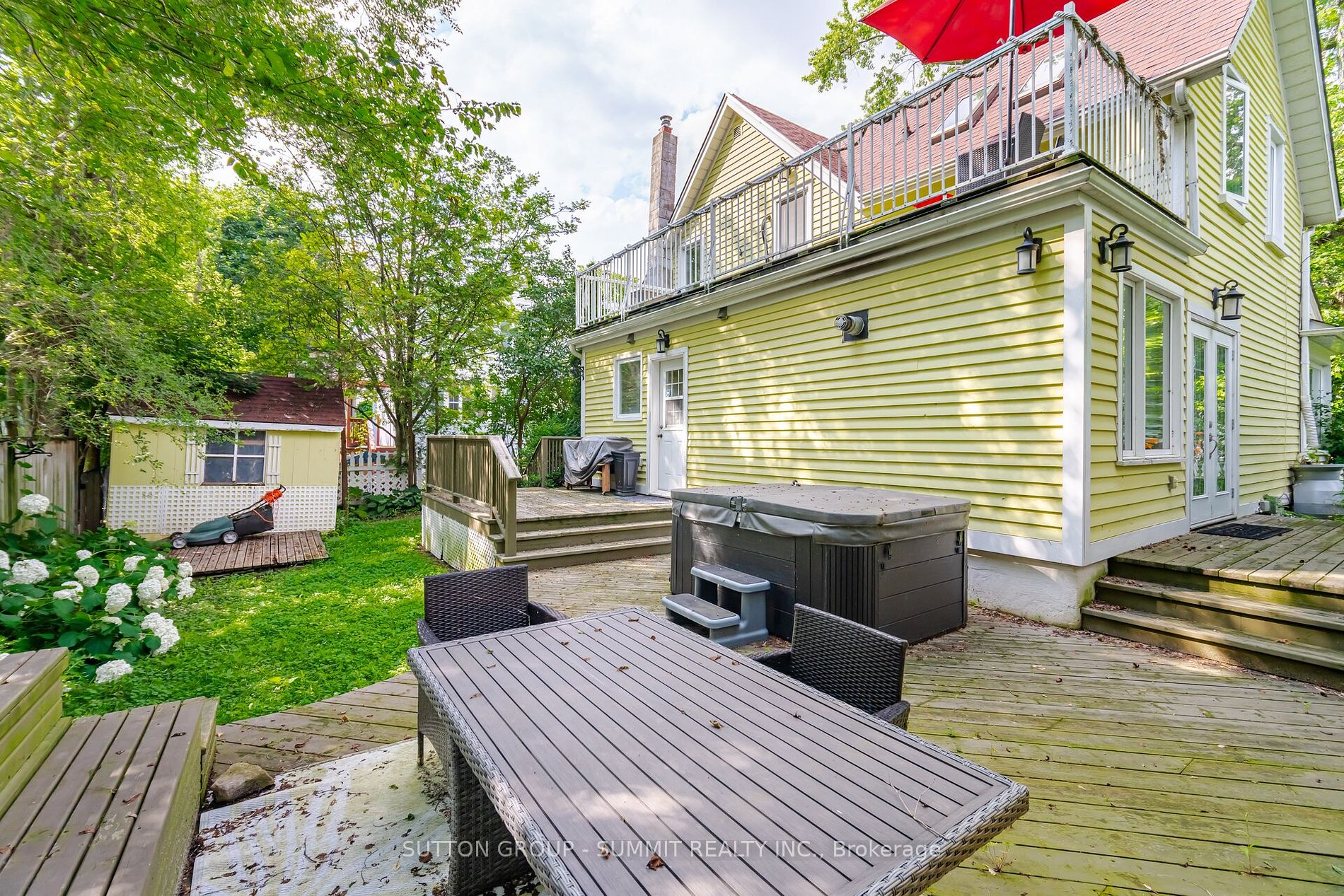 38 JOHN St S
