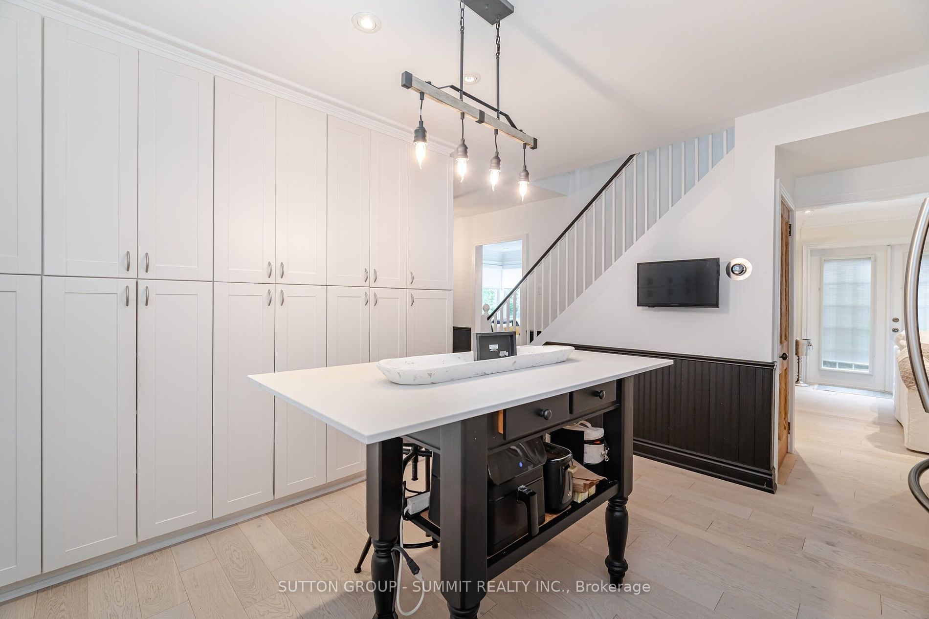38 JOHN St S