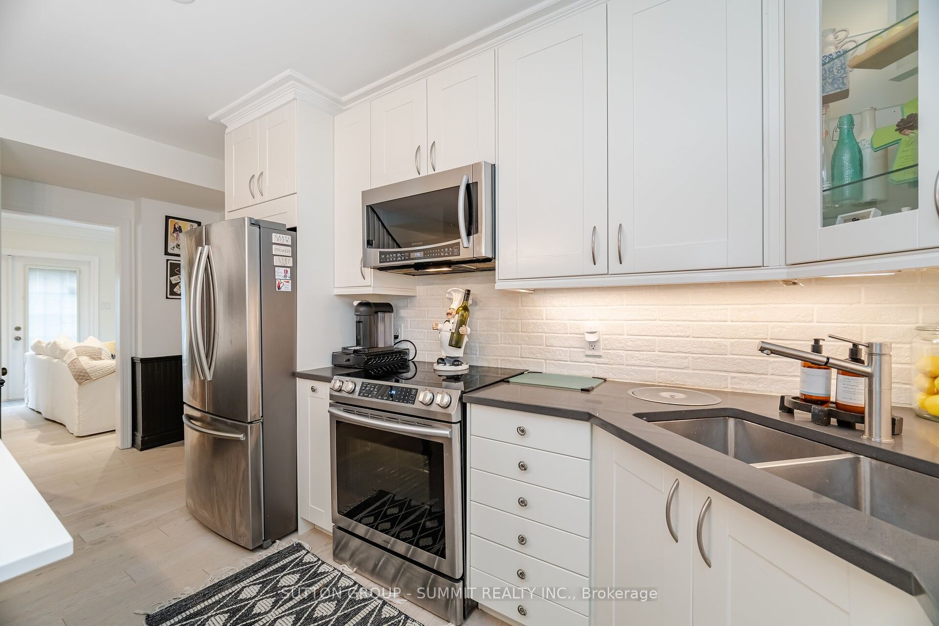 38 JOHN St S
