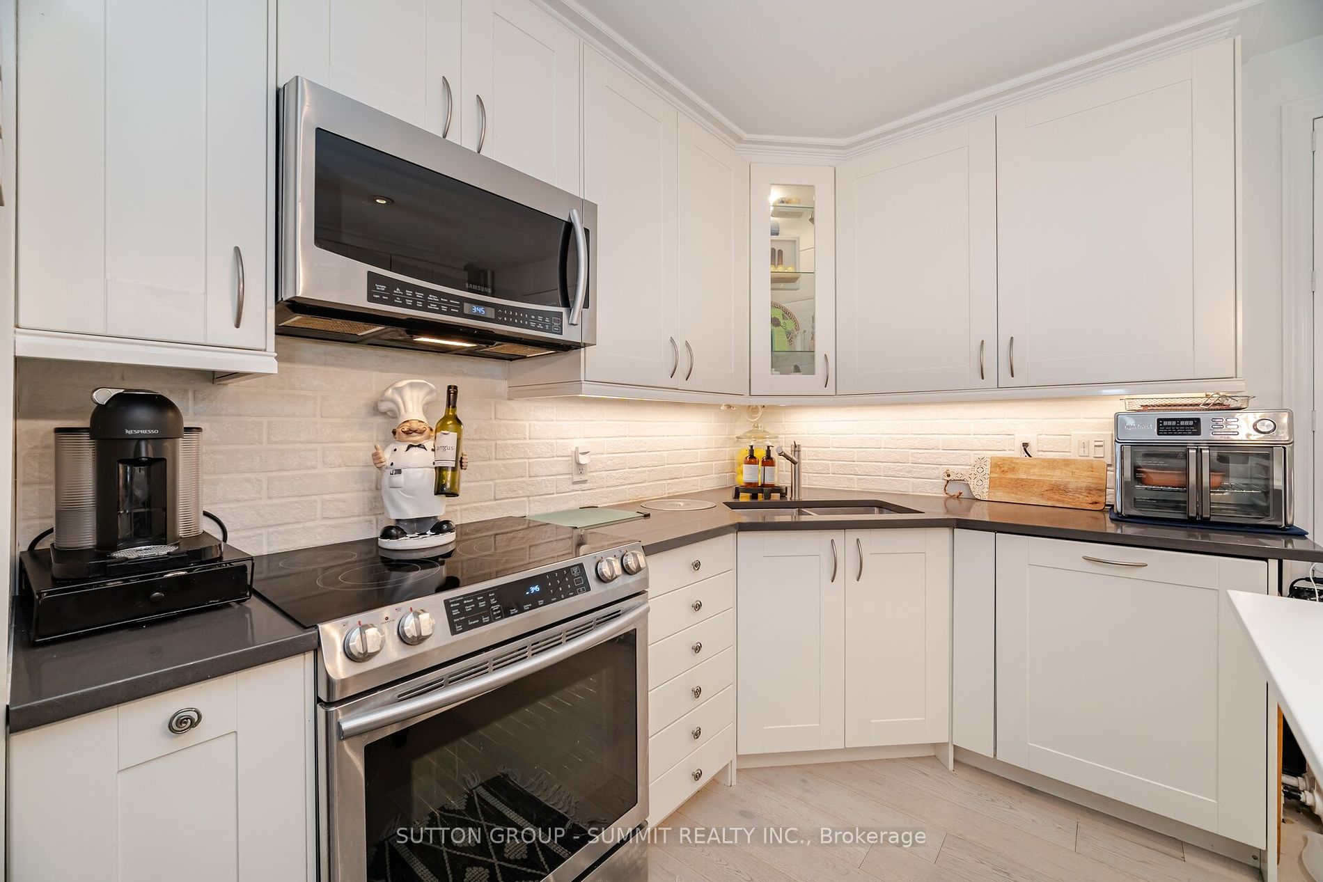38 JOHN St S